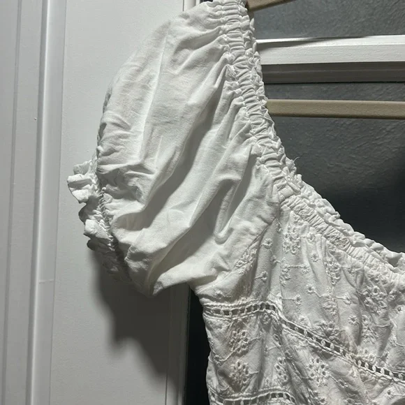 Sim & Sam Eyelet Cap Sleeve Crop Top - Picture 3 of 5